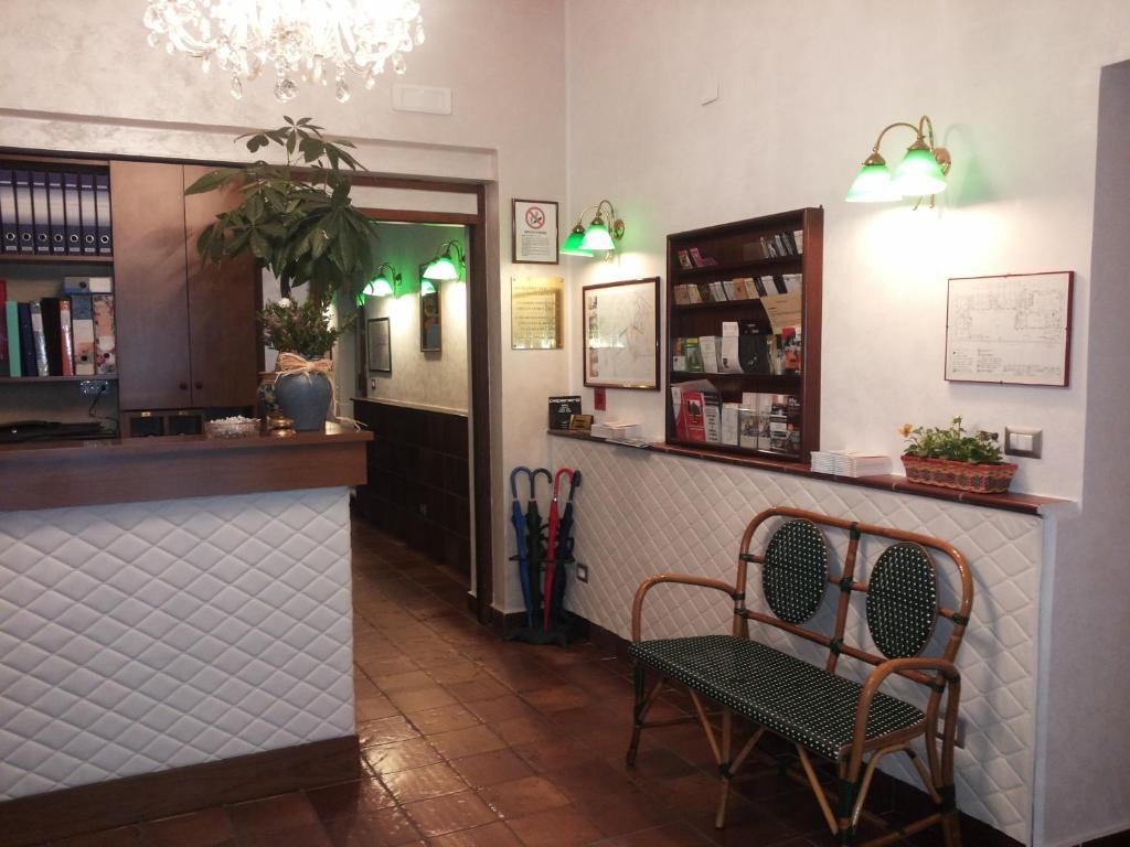 拉库尔苏酒店 莱尼亚诺 外观 照片